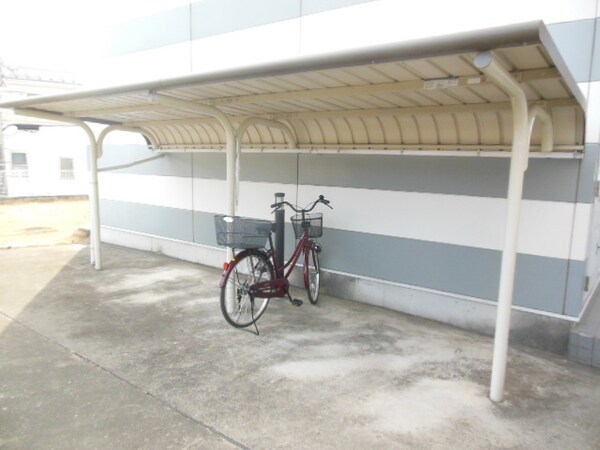 共有部分(★雨の日に心強い屋根付駐輪場です★)
