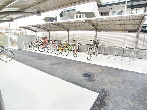 共有部分(♪屋根付駐輪場♪)