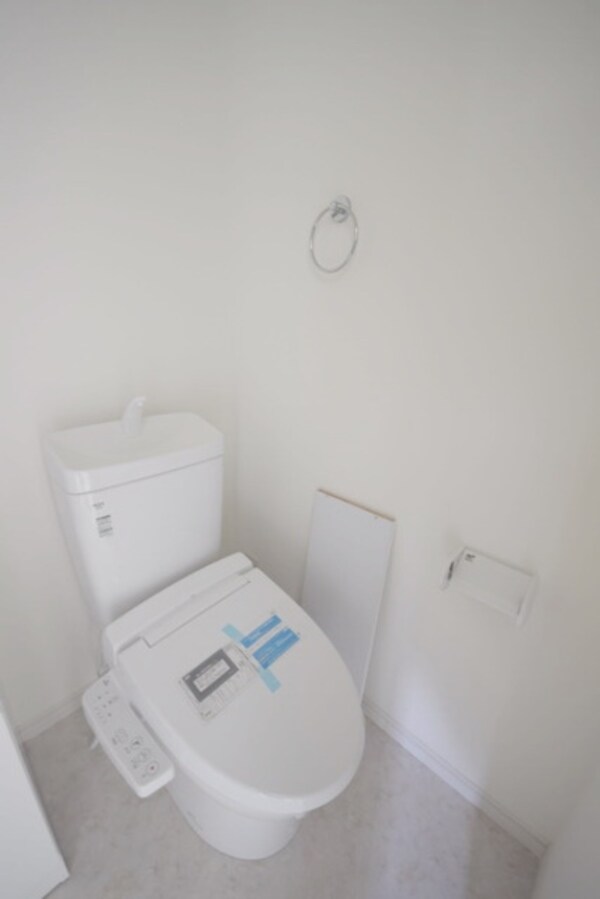 トイレ(温水洗浄便座トイレ)