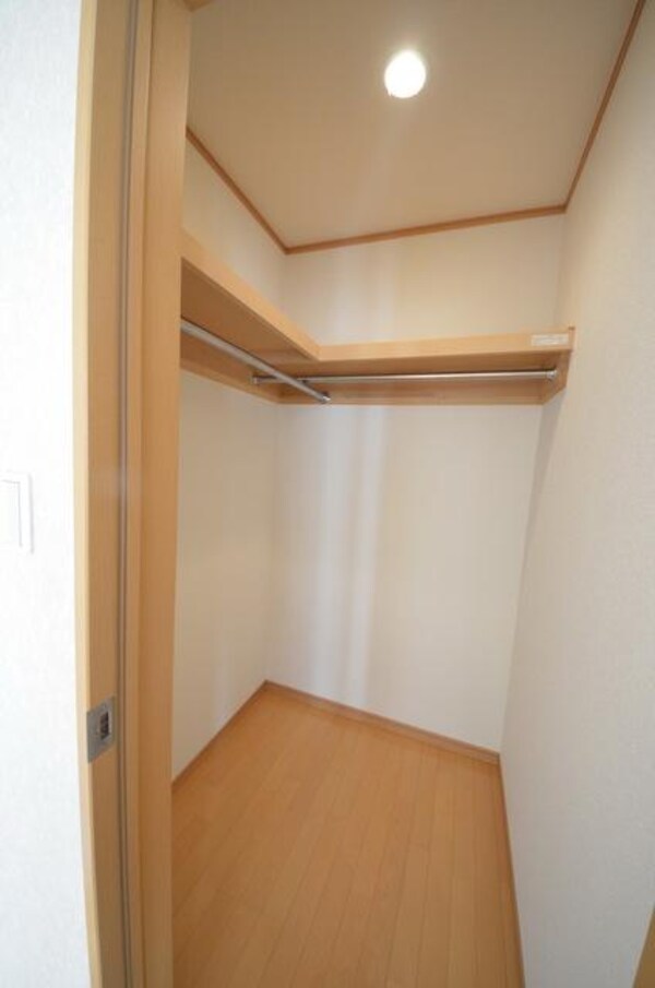 設備(♪たっぷり入る大きなウォークインクローゼット♪)