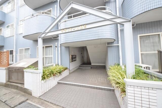 物件内観写真4　(♪広々したエントランス♪)