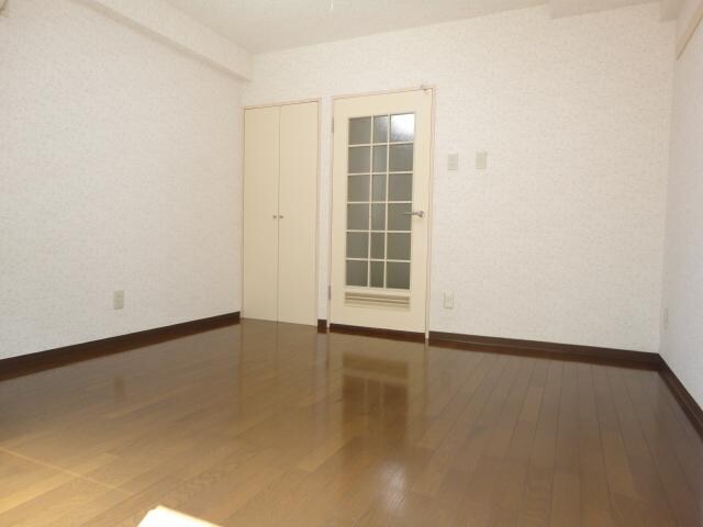 物件内観写真7　(洋室6.5帖)