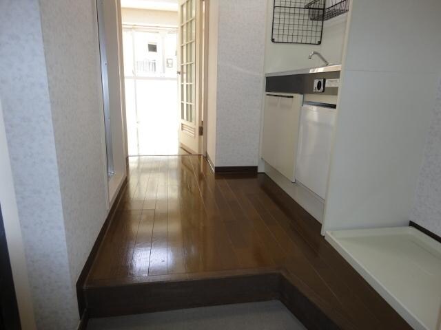 物件内観写真13　(玄関)