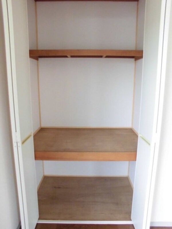 収納(モニターホンで来訪者をチェック♪)