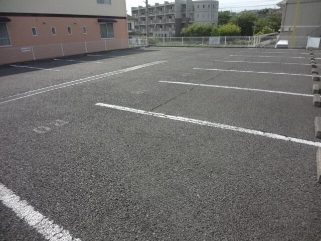 物件内観写真8　(駐車場)