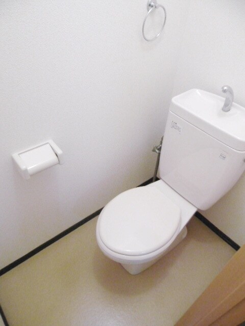 物件内観写真8　(★トイレも清潔感がありますよね★)