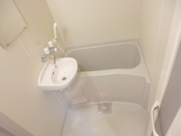 バス／シャワールーム等(★バストイレ別なので広々です★)