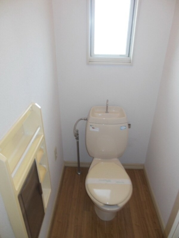 トイレ(★トイレに窓あります★)