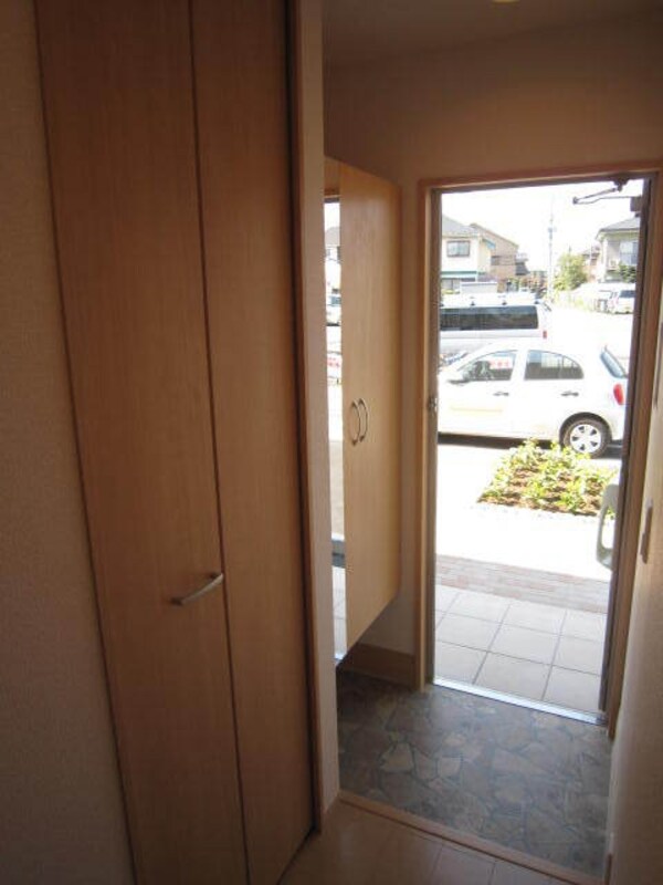 玄関(☆姿見付き下駄箱☆)