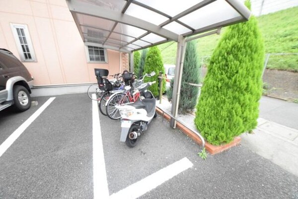 共有部分(屋根付き駐輪場)