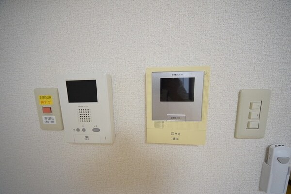 セキュリティ(♪モニターで突然の来訪者を事前にチェック！♪)
