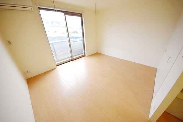 リビング・居室(★南東向き♪8.3帖の大きなお部屋です★)