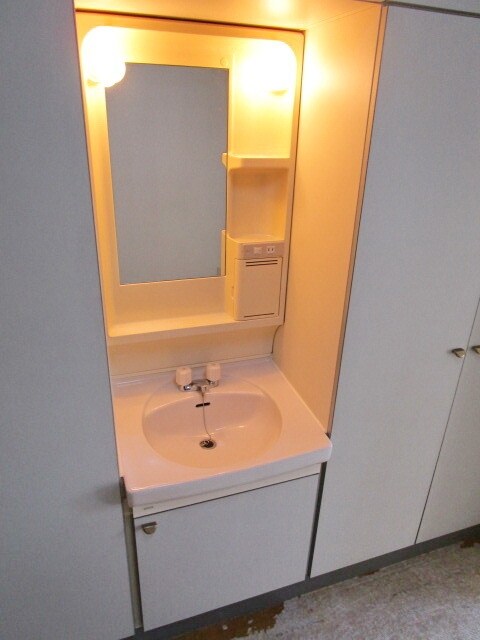 物件内観写真6　(★朝の身支度はかどる独立洗面台★)