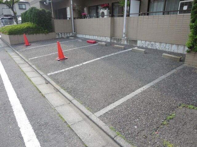 物件内観写真14　(★敷地内駐車場は要確認ですね★)