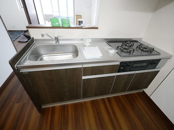 キッチン(★三口コンロ付きのキッチンです★)