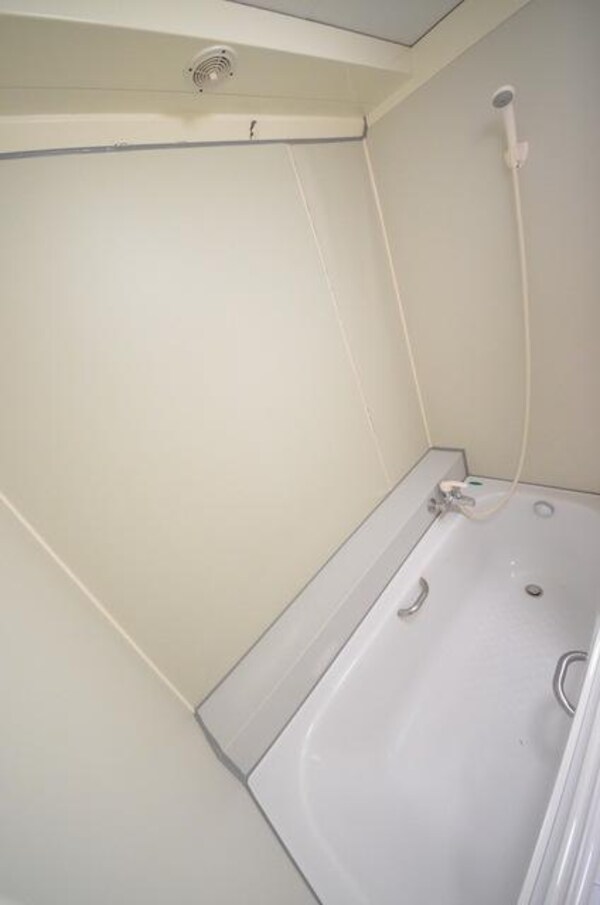 バス／シャワールーム等(☆シンプルな造りのバス☆)