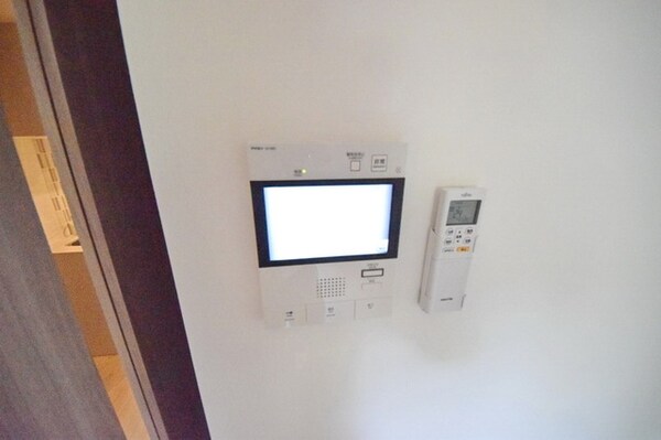 設備(モニター付きインターホンで来訪者を事前にチェック♪)