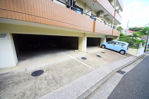 駐車場(★★屋内駐車場完備★★)