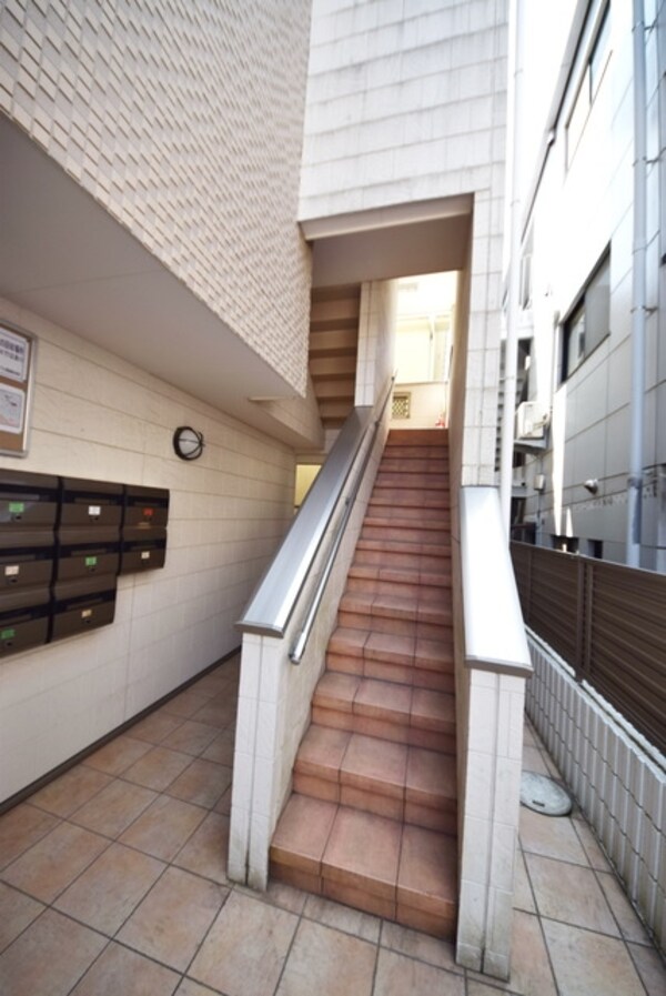 エントランス(★★鵠沼海岸まで徒歩2分★★)