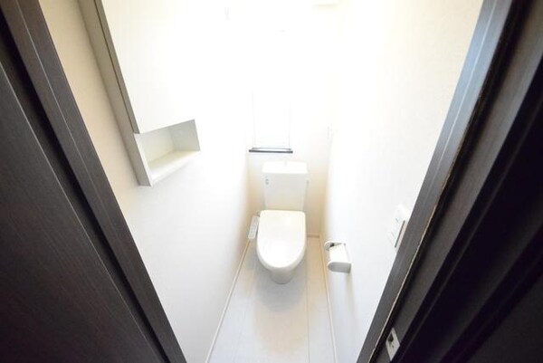 トイレ(トイレに窓あり)