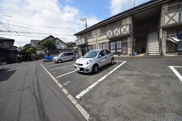 駐車場(★★閑静な住宅地★駐車場１台無料★振り分けタイプの3ＤＫで…)