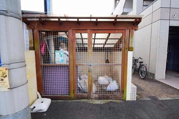 共有部分(★建物真横にごみ捨て場★)