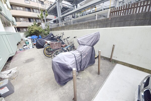 共有部分(自転車はこちらへ)