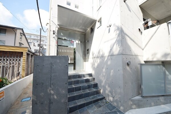 エントランス(閑静な住宅街)