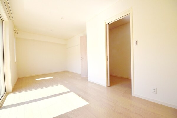 その他室内・内装(★★窓が多く明るいお部屋です★★)