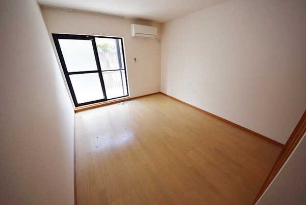 リビング・居室(広めな7.5帖洋室です★)