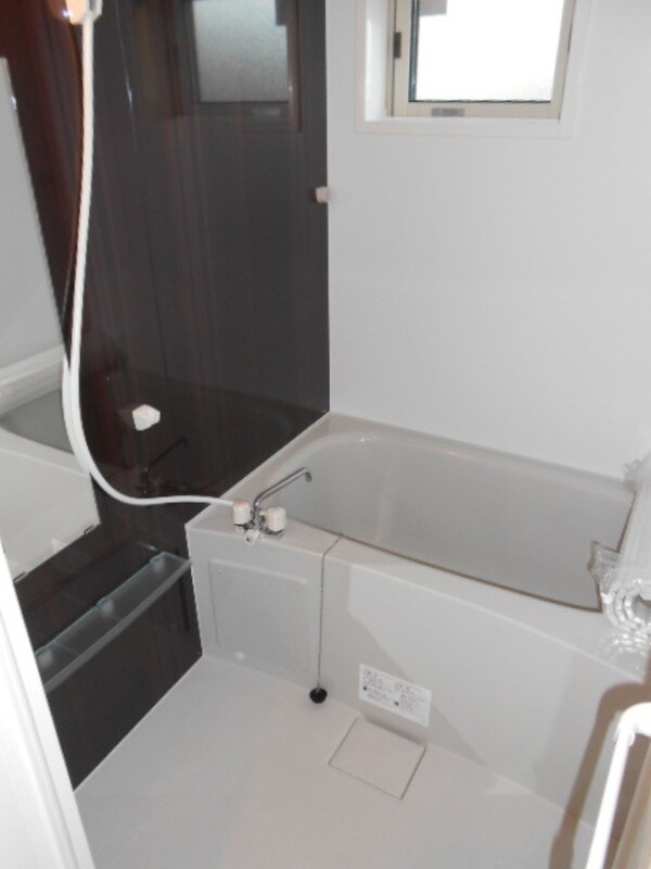 バス／シャワールーム等(★★浴室に窓がついています★★)