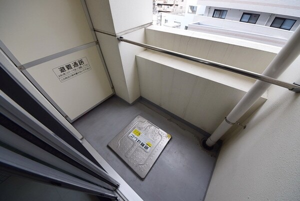 バルコニー(★お洒落な外観・内観！買い物便利な立地★)