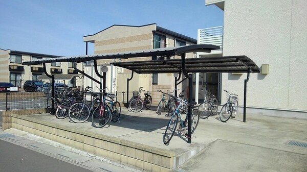 その他(屋根付駐輪場をご利用できます。)