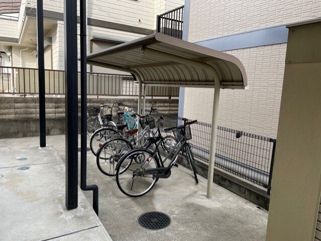 共有部分(屋根付き駐輪場)