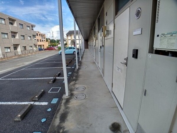玄関(１階廊下・玄関)