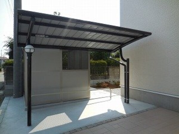 その他(照明付の駐輪場です。)