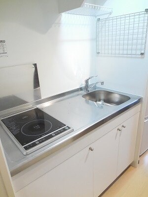 物件内観写真7　(調理スペースもあって、便利です。)