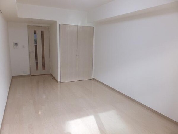その他室内・内装(洋室9.7帖フローリングのお部屋です)
