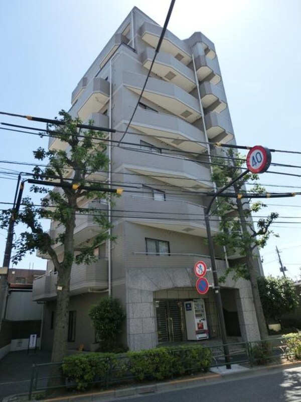 外観(最寄り駅まで徒歩５分の駅前立地)