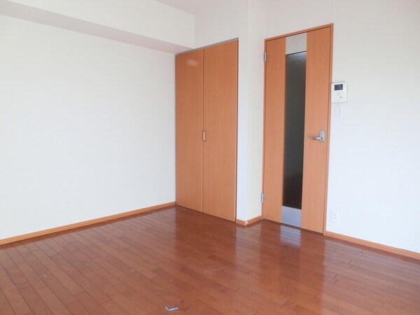 その他室内・内装(バルコニーから見たお部屋)
