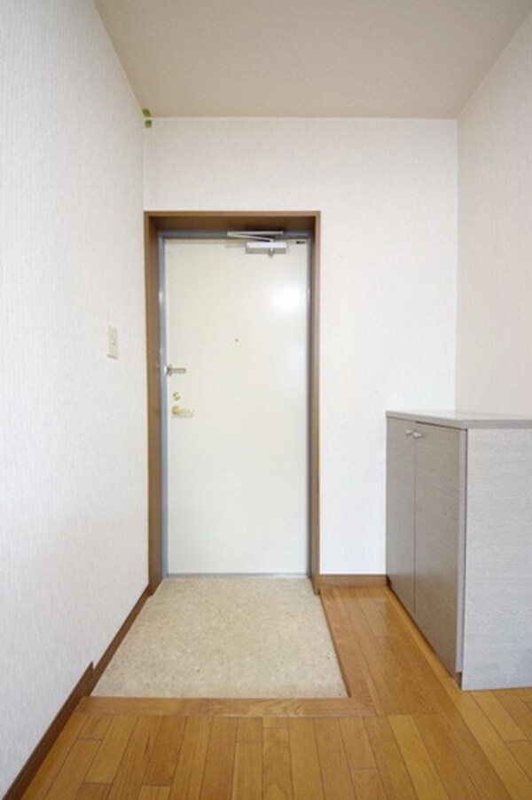 玄関(お部屋探しは株式会社　タウンハウジング　までお気軽にお問合…)