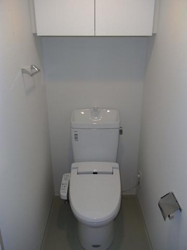 トイレ(温水洗浄機能付き暖房便座)