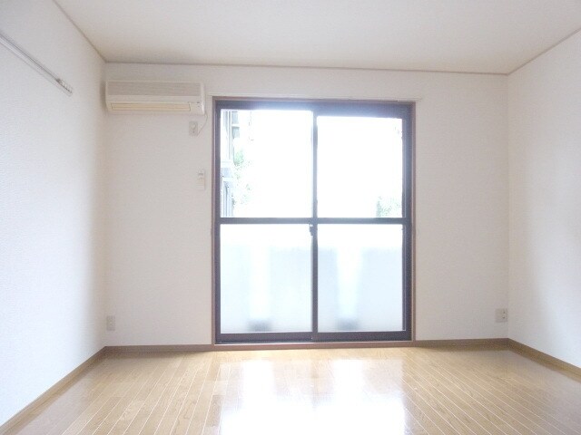 物件内観写真7　(★エアコン完備・床フローリング★)