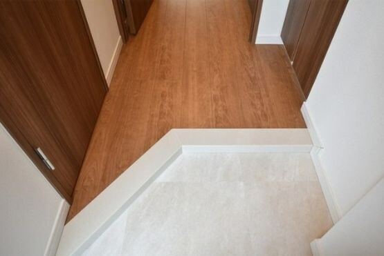 物件内観写真11　(玄関)