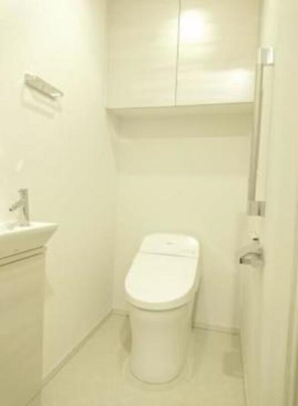トイレ(お問合せは(株)タウンハウジングレジデンス事業部【03-…)