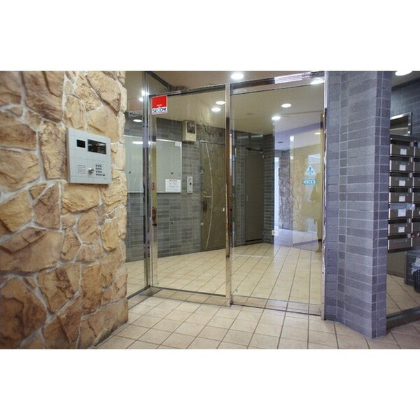 エントランス(オートロック・自動ドア)