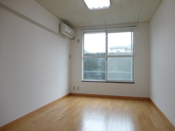 リビング・居室(★大きな窓と開放的な居室★)