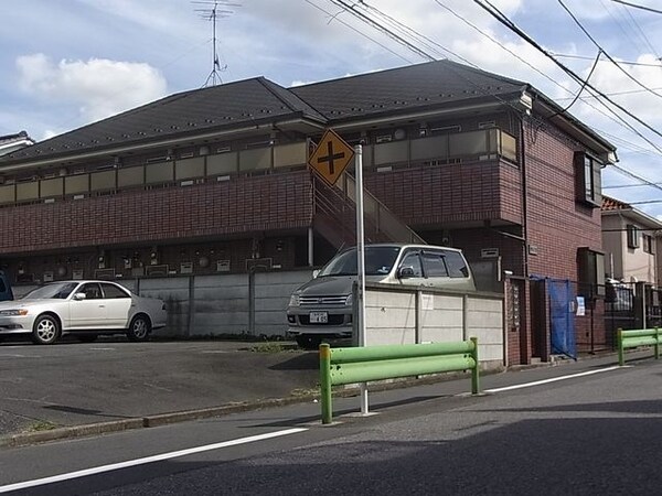 外観(閑静な住宅街にあるアパートメント)