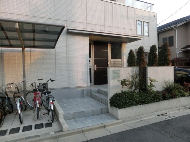 物件内観写真12　(オートロック付のエントランス)