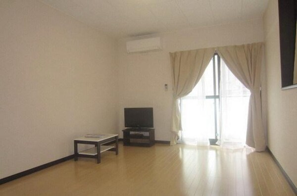 リビング・居室(家電・家具付きのお部屋です。)